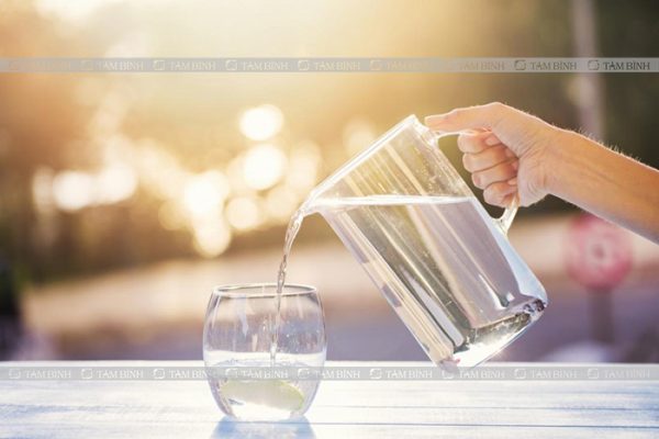 Uống nhiều nước giúp giải độc gan